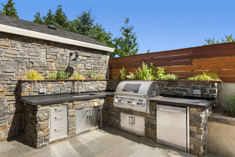 Benefits of Built-In Grills: Why Choose Gas or Charcoal for Your Outdoor Kitchen